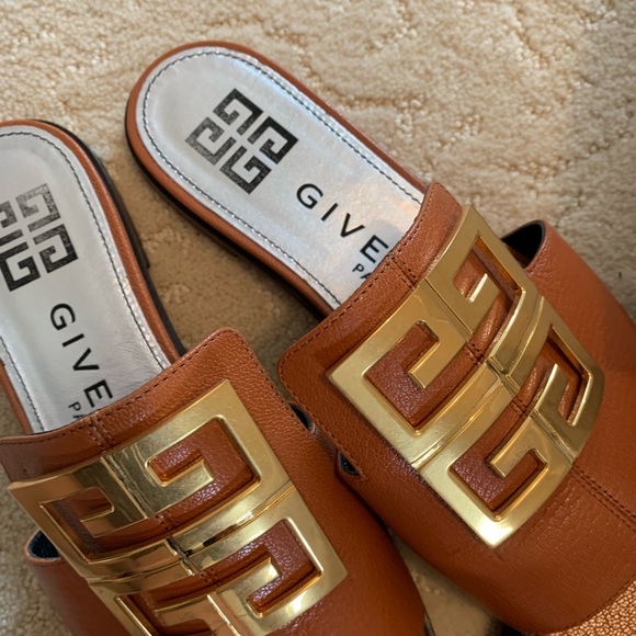 Authentic Givenchy 4G leather slides - Picture 2 of 3